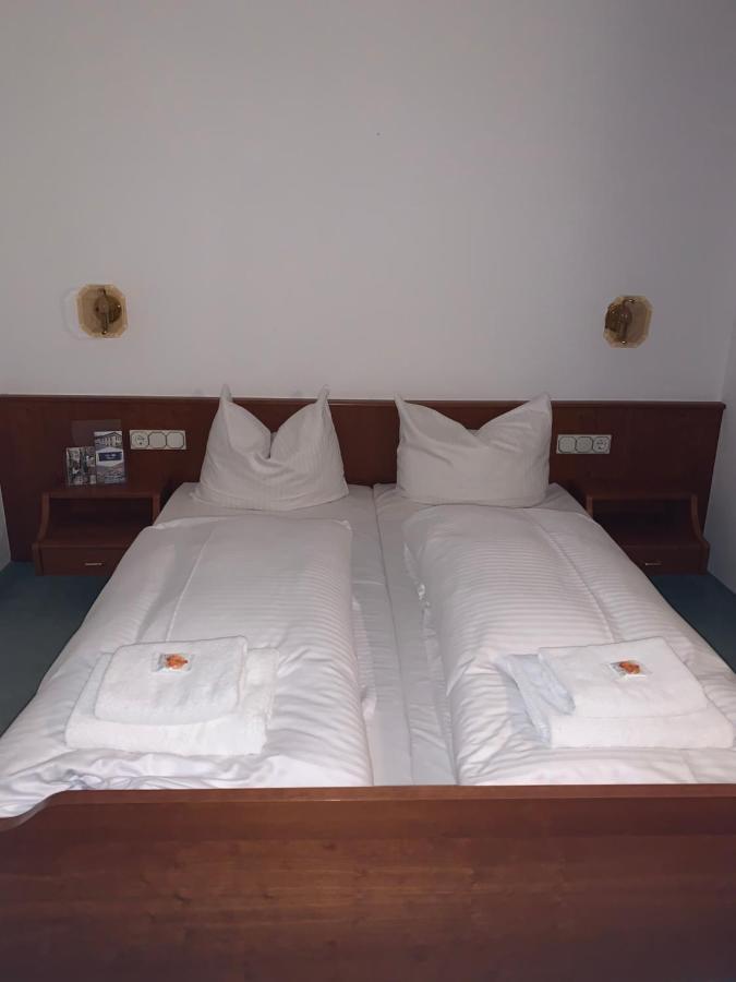 Hotel Hofgarten Бад Бухау Екстериор снимка