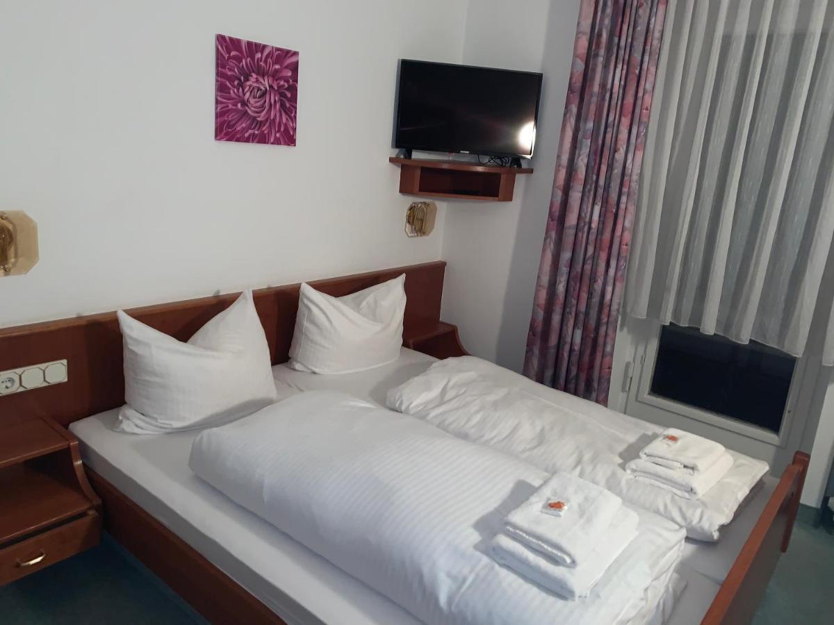 Hotel Hofgarten Бад Бухау Екстериор снимка